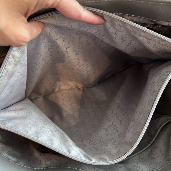 Michael Kors Leather Tote/Purse - Picture 5 of 10